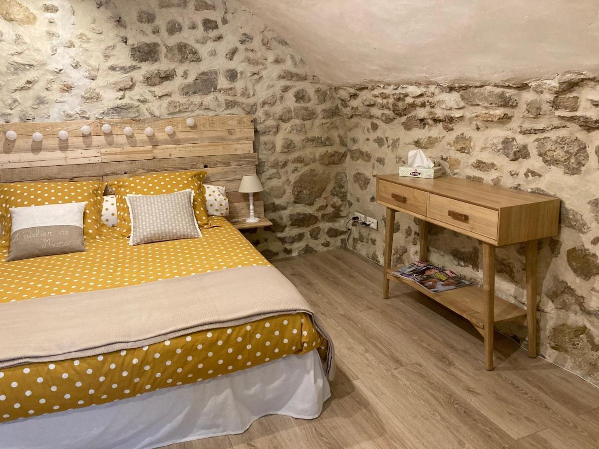 Bed and Breakfast L'Atelier De Marie Eyguieres Екстер'єр фото